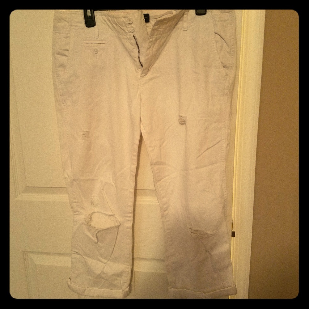 Distressed cropped pants